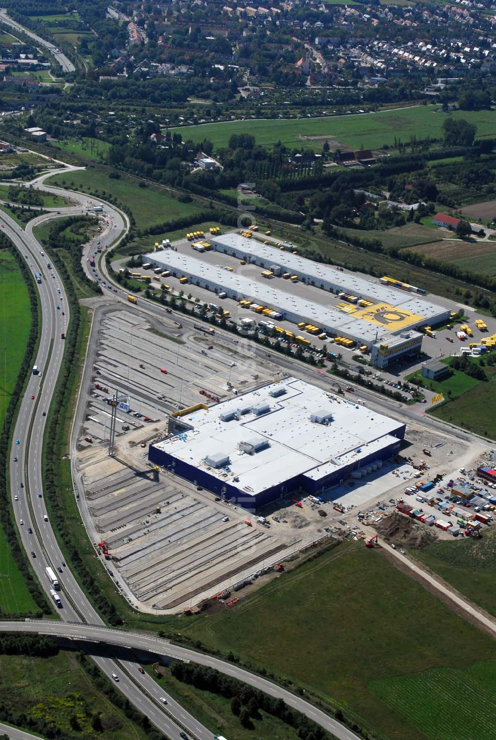 Augsburg from the bird's eye view: Bau des IKEA Einrichtungshauses Augsburg.Gebaut wird die IKEA Filiale in Augsburg auf einer Grundstücksfläche von 80.000 Quadratmetern mit einer Bruttogeschossfläche von 29.000 Quadratmetern. Für die Kunden werden auf dem Gelände 1.440 Parkplätze zur Verfügung stehen. Die Investitionskosten in das neue IKEA Haus betragen ca. 46 Mio. Euro. Begonnen wurde mit den Bauarbeiten im April 2006, und sie verlaufen planmäßig. Am Schnittpunkt der Autobahn A8 München-Stuttgart