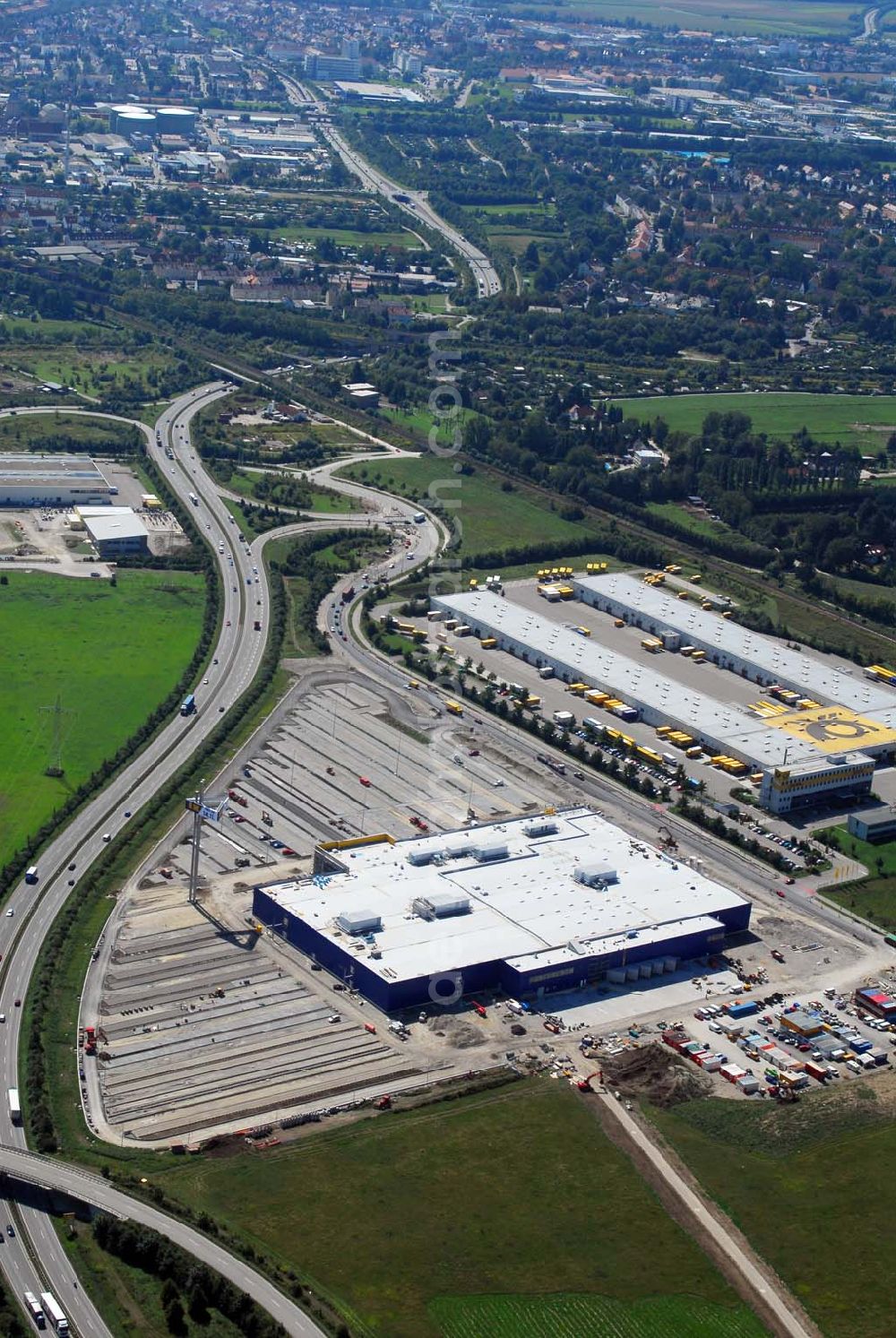 Aerial photograph Augsburg - Bau des IKEA Einrichtungshauses Augsburg.Gebaut wird die IKEA Filiale in Augsburg auf einer Grundstücksfläche von 80.000 Quadratmetern mit einer Bruttogeschossfläche von 29.000 Quadratmetern. Für die Kunden werden auf dem Gelände 1.440 Parkplätze zur Verfügung stehen. Die Investitionskosten in das neue IKEA Haus betragen ca. 46 Mio. Euro. Begonnen wurde mit den Bauarbeiten im April 2006, und sie verlaufen planmäßig. Am Schnittpunkt der Autobahn A8 München-Stuttgart