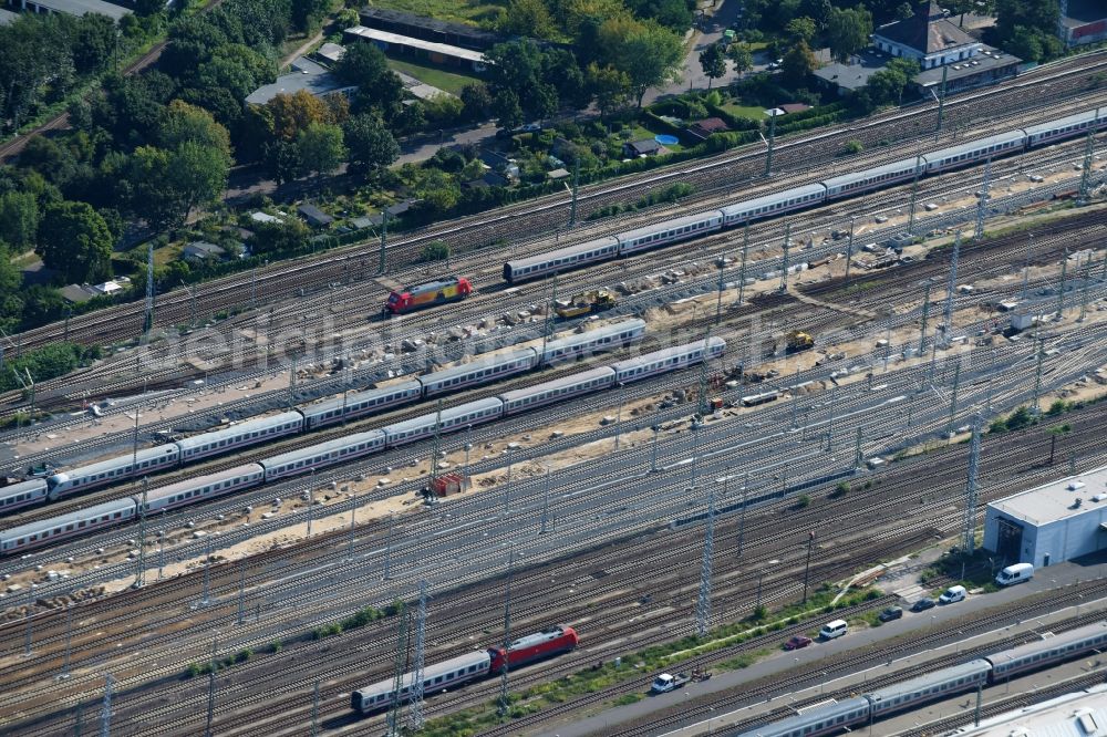 Berlin from the bird's eye view: Construction and maintenance work on the railway track in the German railway on Betriebsbahnhof Rummelsburg in Berlin, Germany