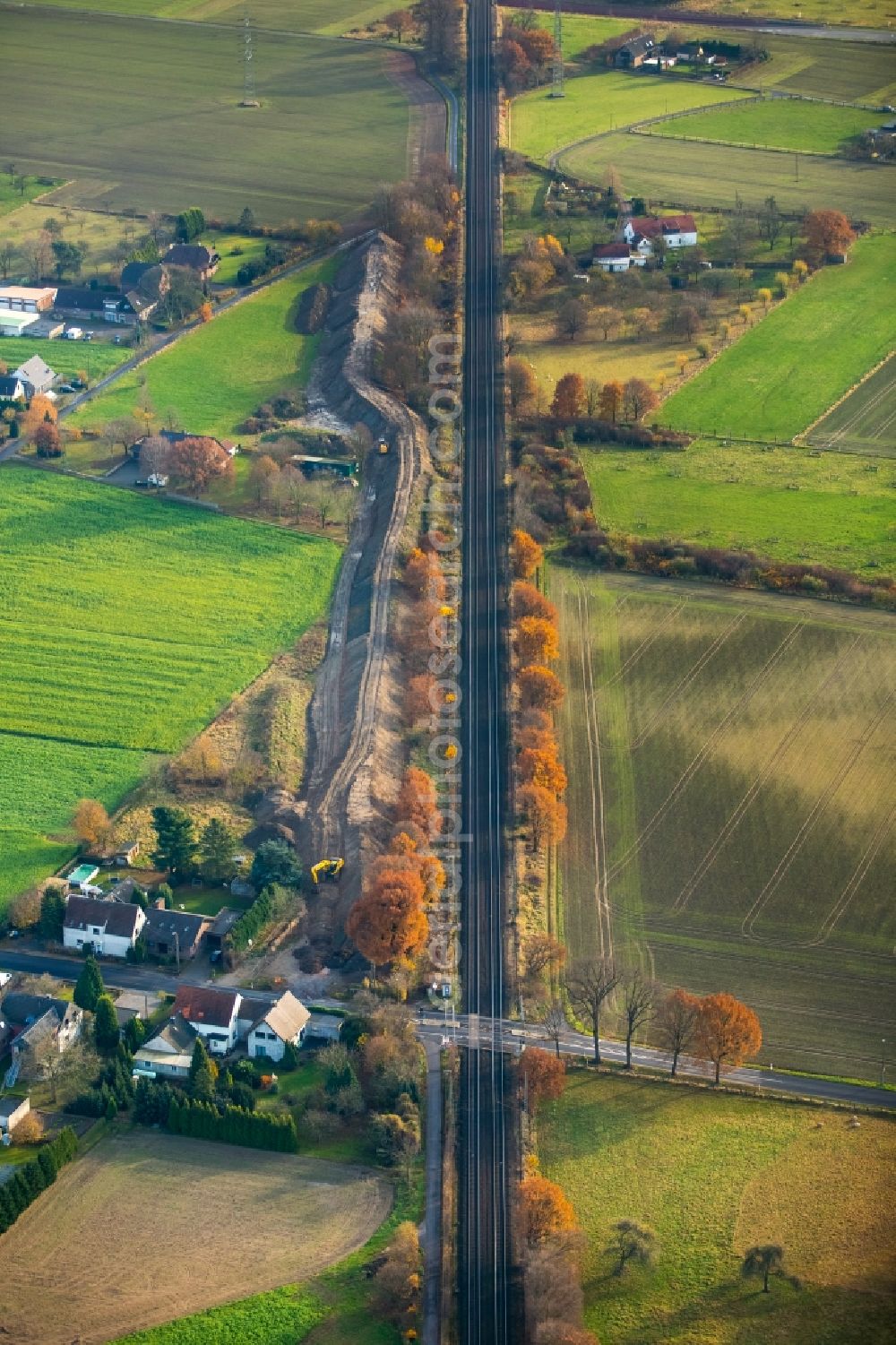 Voerde (Niederrhein) from the bird's eye view: Construction and maintenance work on the railway track in the German railway in the district Friedrichsfeld in Voerde (Niederrhein) in the state North Rhine-Westphalia