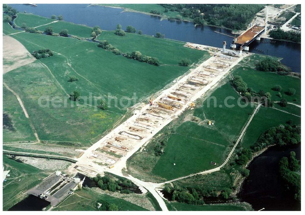 Aerial photograph Hohenwarthe - Bau der Kanalbrücke zwischen dem Schiffshebewerk Rothensee und der Doppelsparschleuse Hohenwarthe am Wasserstraßenkreuz Magdeburg.