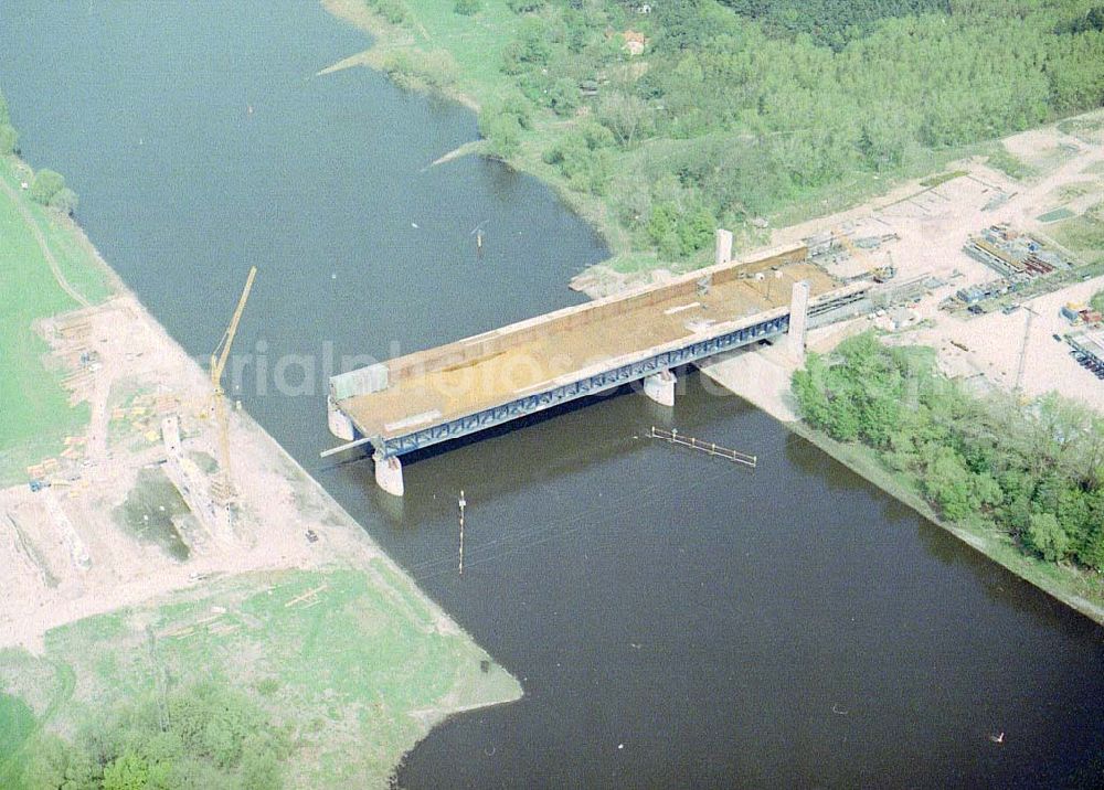 Aerial image Hohenwarthe - Bau der Kanalbrücke zwischen dem Schiffshebewerk Rothensee und der Doppelsparschleuse Hohenwarthe am Wasserstraßenkreuz Magdeburg.