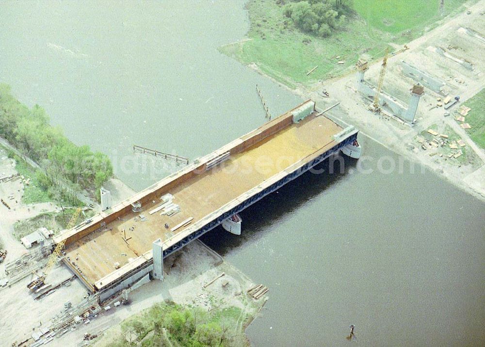 Hohenwarthe from above - Bau der Kanalbrücke zwischen dem Schiffshebewerk Rothensee und der Doppelsparschleuse Hohenwarthe am Wasserstraßenkreuz Magdeburg.