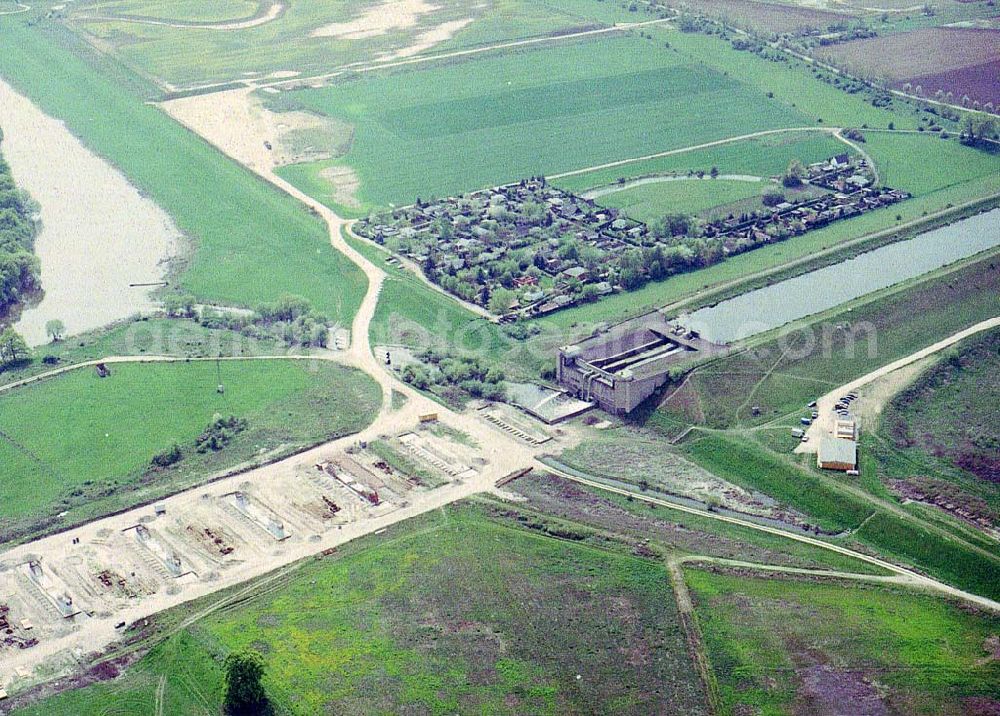 Aerial image Hohenwarthe - Bau der Kanalbrücke zwischen dem Schiffshebewerk Rothensee und der Doppelsparschleuse Hohenwarthe am Wasserstraßenkreuz Magdeburg.