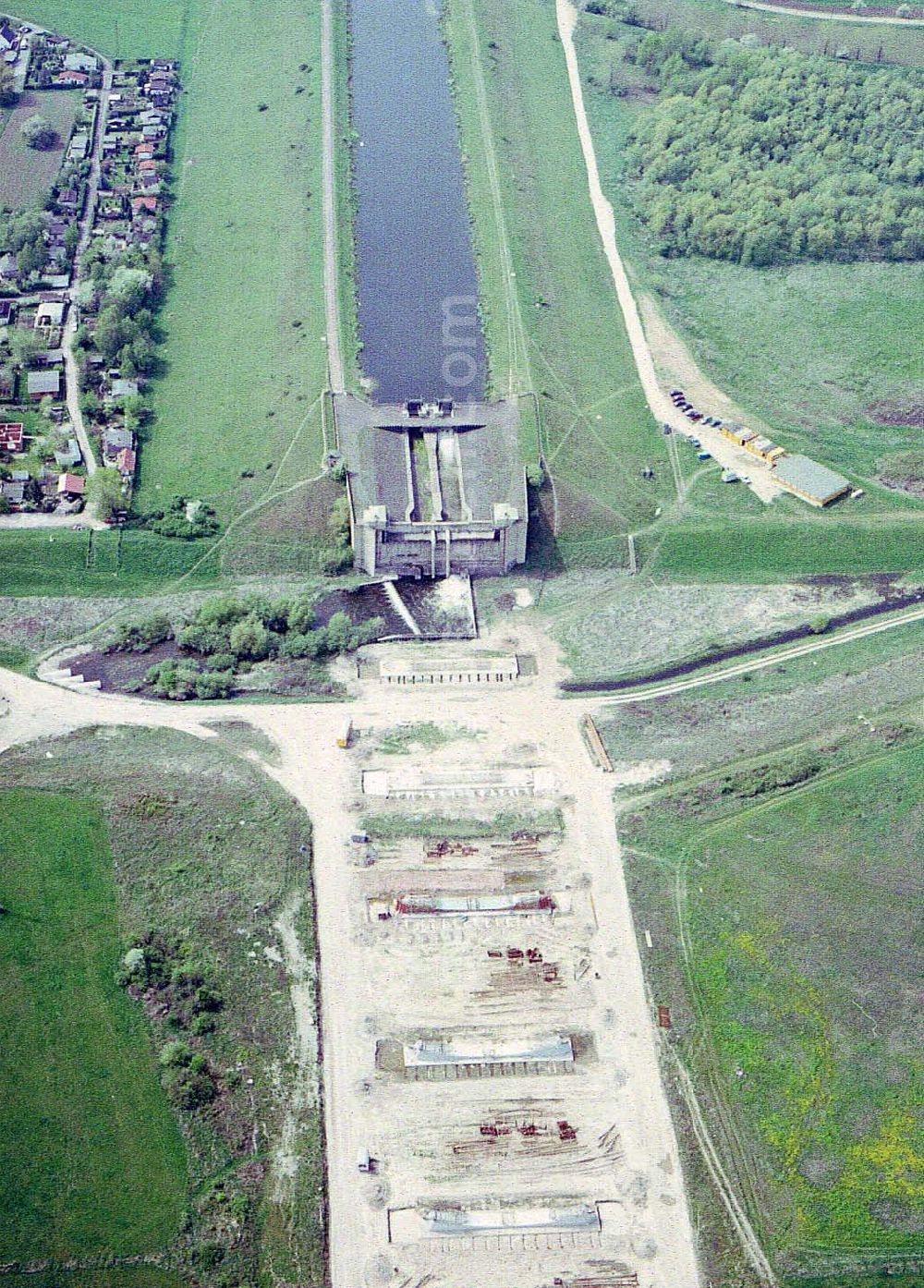 Aerial photograph Hohenwarthe - Bau der Kanalbrücke zwischen dem Schiffshebewerk Rothensee und der Doppelsparschleuse Hohenwarthe am Wasserstraßenkreuz Magdeburg.