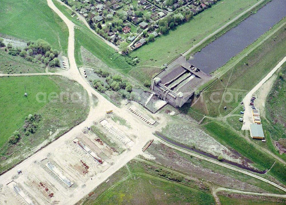 Hohenwarthe from above - Bau der Kanalbrücke zwischen dem Schiffshebewerk Rothensee und der Doppelsparschleuse Hohenwarthe am Wasserstraßenkreuz Magdeburg.