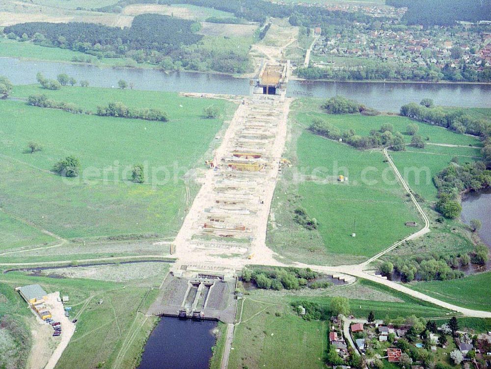 Hohenwarthe from the bird's eye view: Bau der Kanalbrücke zwischen dem Schiffshebewerk Rothensee und der Doppelsparschleuse Hohenwarthe am Wasserstraßenkreuz Magdeburg.