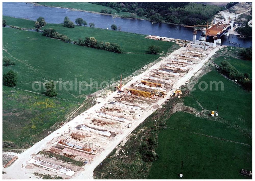 Aerial image Hohenwarthe - Bau der Kanalbrücke zwischen dem Schiffshebewerk Rothensee und der Doppelsparschleuse Hohenwarthe am Wasserstraßenkreuz Magdeburg.