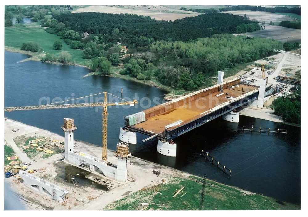 Hohenwarthe from above - Bau der Kanalbrücke zwischen dem Schiffshebewerk Rothensee und der Doppelsparschleuse Hohenwarthe am Wasserstraßenkreuz Magdeburg.