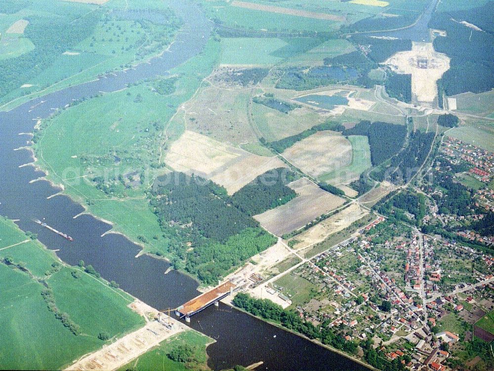 Aerial photograph Hohenwarthe - Bau der Kanalbrücke zwischen dem Schiffshebewerk Rothensee und der Doppelsparschleuse Hohenwarthe am Wasserstraßenkreuz Magdeburg.