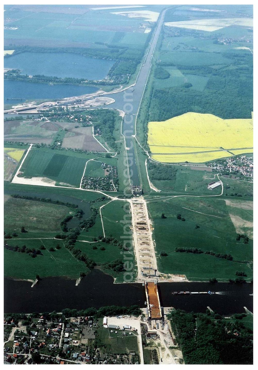 Hohenwarthe from the bird's eye view: Bau der Kanalbrücke zwischen dem Schiffshebewerk Rothensee und der Doppelsparschleuse Hohenwarthe am Wasserstraßenkreuz Magdeburg.