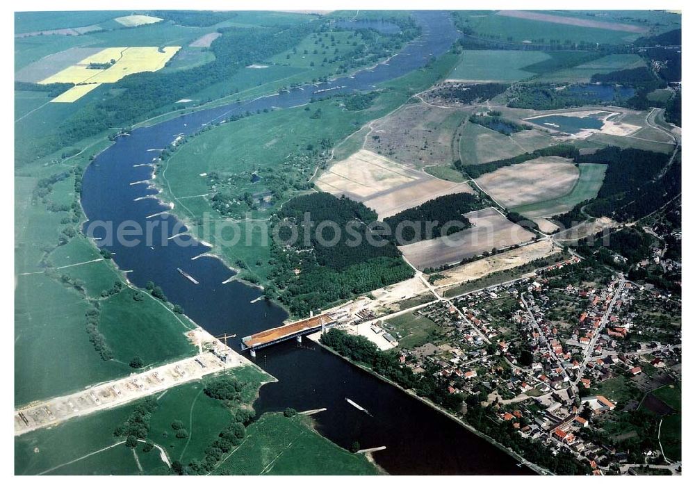 Aerial image Hohenwarthe - Bau der Kanalbrücke zwischen dem Schiffshebewerk Rothensee und der Doppelsparschleuse Hohenwarthe am Wasserstraßenkreuz Magdeburg.