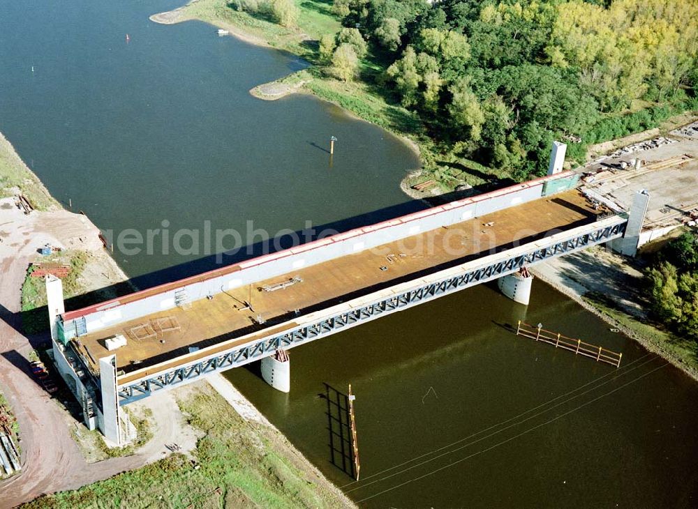 Hohenwarthe from the bird's eye view: Bau der Kanalbrücke zwischen dem Schiffshebewerk Rothensee und der Doppelsparschleuse Hohenwarthe am Wasserstraßenkreuz Magdeburg.