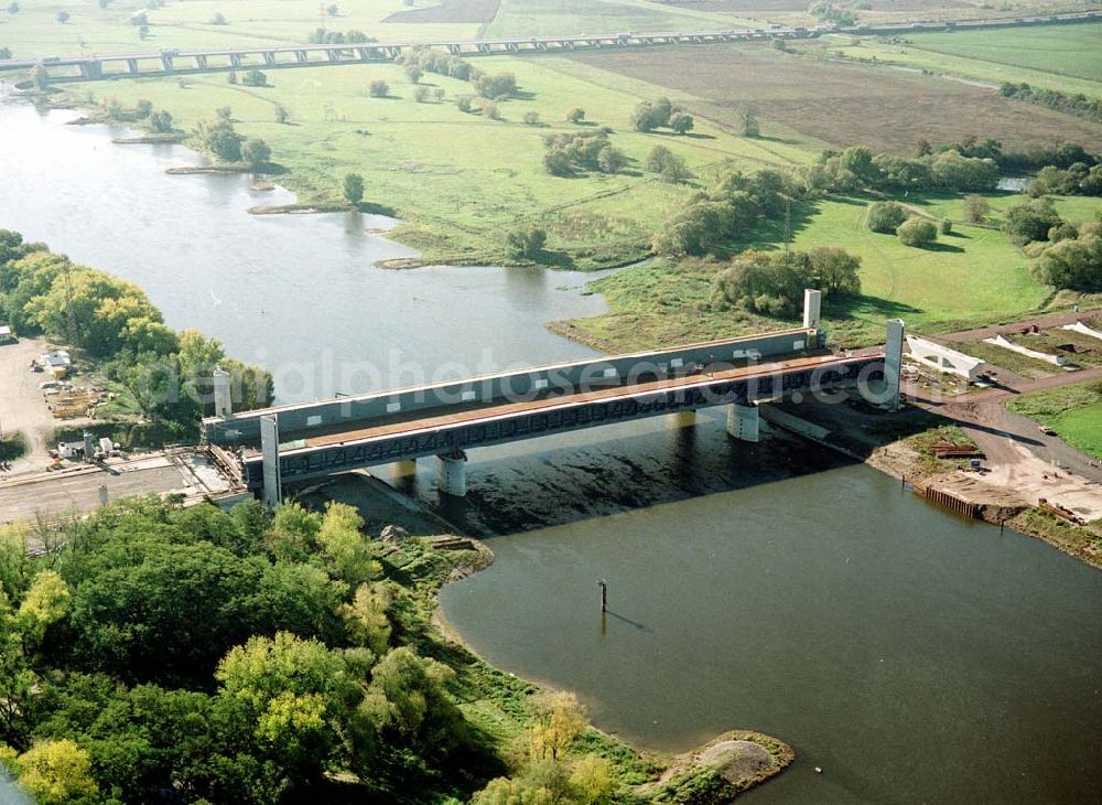 Aerial photograph Hohenwarthe - Bau der Kanalbrücke zwischen dem Schiffshebewerk Rothensee und der Doppelsparschleuse Hohenwarthe am Wasserstraßenkreuz Magdeburg.