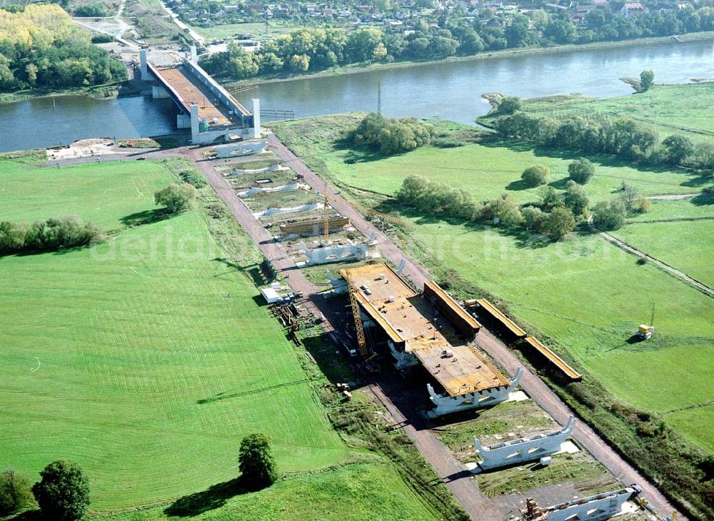 Hohenwarthe from above - Bau der Kanalbrücke zwischen dem Schiffshebewerk Rothensee und der Doppelsparschleuse Hohenwarthe am Wasserstraßenkreuz Magdeburg.