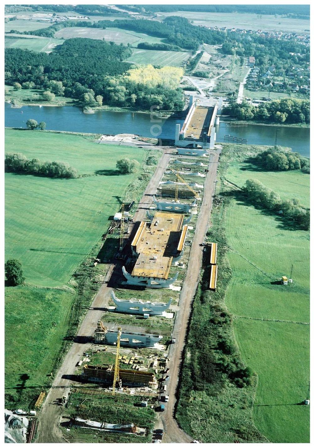 Aerial photograph Hohenwarthe - Bau der Kanalbrücke zwischen dem Schiffshebewerk Rothensee und der Doppelsparschleuse Hohenwarthe am Wasserstraßenkreuz Magdeburg.