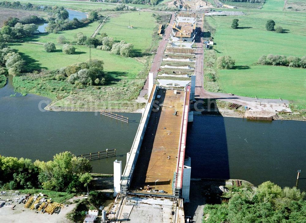 Hohenwarthe from the bird's eye view: Bau der Kanalbrücke zwischen dem Schiffshebewerk Rothensee und der Doppelsparschleuse Hohenwarthe am Wasserstraßenkreuz Magdeburg.