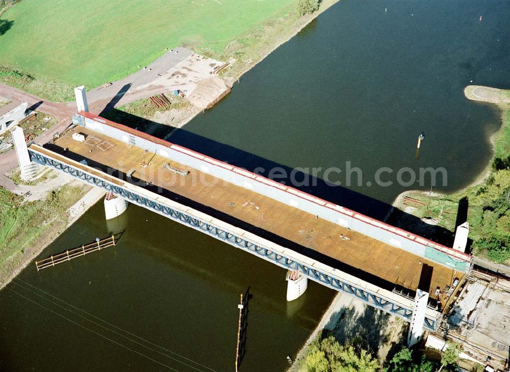 Aerial photograph Hohenwarthe - Bau der Kanalbrücke zwischen dem Schiffshebewerk Rothensee und der Doppelsparschleuse Hohenwarthe am Wasserstraßenkreuz Magdeburg.