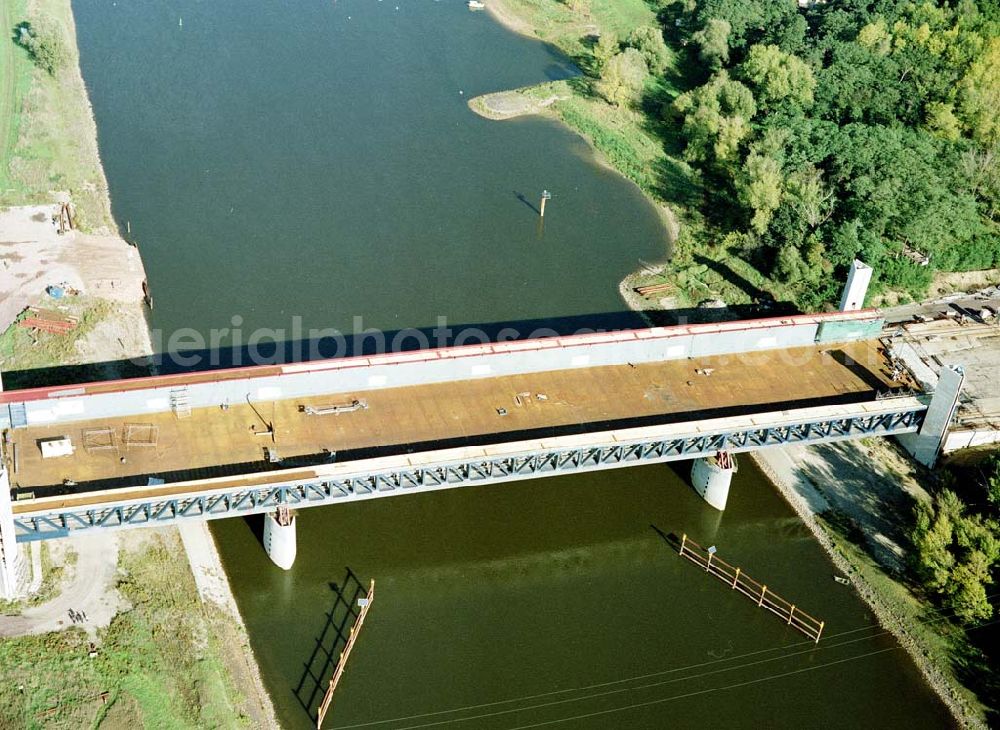 Hohenwarthe from above - Bau der Kanalbrücke zwischen dem Schiffshebewerk Rothensee und der Doppelsparschleuse Hohenwarthe am Wasserstraßenkreuz Magdeburg.