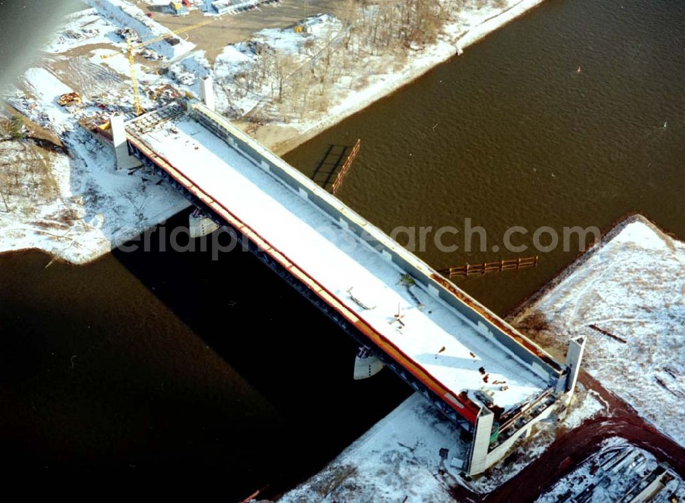 Aerial photograph Hohenwarthe - Bau der Kanalbrücke zwischen dem Schiffshebewerk Rothensee und der Doppelsparschleuse Hohenwarthe am Wasserstraßenkreuz Magdeburg.