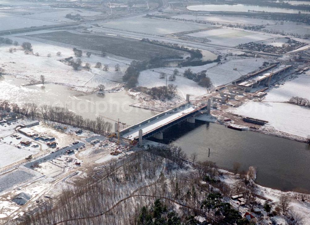 Hohenwarthe from above - Bau der Kanalbrücke zwischen dem Schiffshebewerk Rothensee und der Doppelsparschleuse Hohenwarthe am Wasserstraßenkreuz Magdeburg.