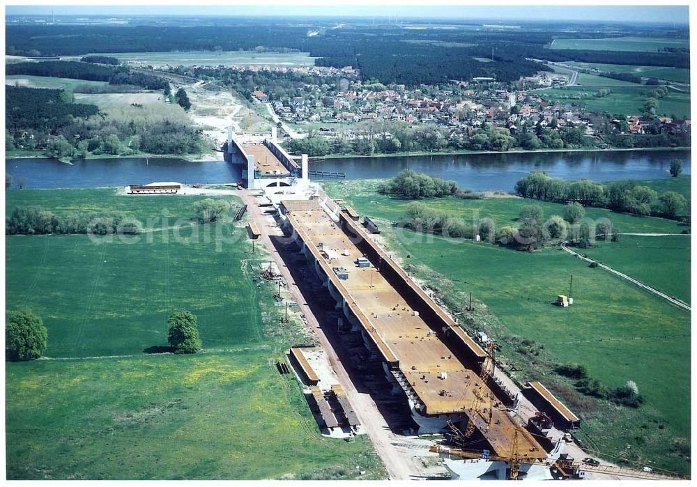 Aerial photograph Hohenwarthe - Bau der Kanalbrücke zwischen dem Schiffshebewerk Rothensee und der Doppelsparschleuse Hohenwarthe am Wasserstraßenkreuz Magdeburg.