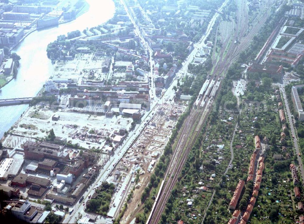 Aerial photograph Berlin - 16.08.2002 / Bau des KAUFLAND - Centers am S-Bahnhof in Berlin - Schöneweide