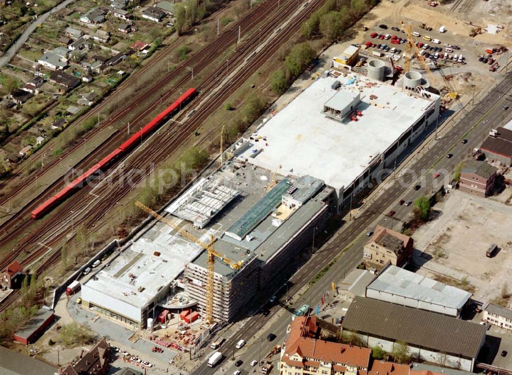 Aerial photograph Berlin - Schöneweide - Bau des KAUFLAND-Centers am S-Bahnhof Schöneweide.