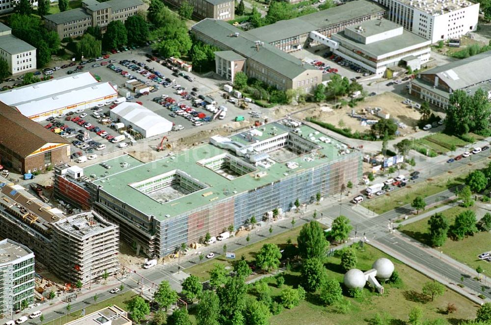 Berlin / Adlershof from above - Bau des KAUFLAND-Centers auf dem WISTAS-Gelände in Berlin - Adlershof. Datum: 15.05.03