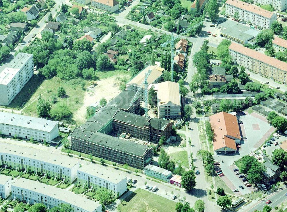 Aerial photograph Teltow - Brandenburg - Bau der Lavendel-Residenz der SERVICUR Seniorenresidenzen GmbH an der Weser- Ecke Elbestraße in Teltow / Brandenburg. -neue Bezeichnung Residenz Zehlendorf -Postanschrift: Glaszeile 40 in 14165 Berlin, 030845900100