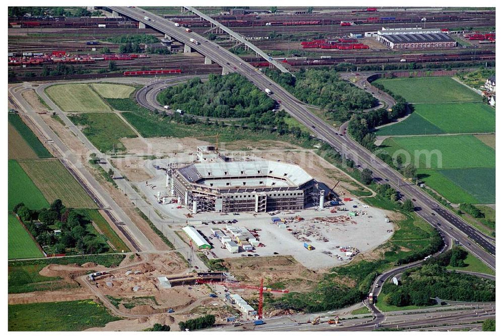 Aerial photograph Mannheim - 27.05.04 Mannheim, Blick auf die Baustelle der Mannheim Arena am Flughafen Mannheim. MANNHEIM ARENA®,Besitzgesellschaft mbH & Co. KG | Verwaltungsstelle Bergheimerstraße 89/1; 69115 Heidelberg,Tel.: +49 (0) 62 21 - 4 32 06 - 0,Fax: +49 (0) 62 21 - 4 32 06 - 32,E-Mail: info@mannheim-arena.de, Ansprechpartner Matthias Fries, Die neue Mannheimer Arena trägt künftig den Namen „SAP-Arena“. Einen entsprechenden Vertrag mit zehnjähriger Laufzeit unterzeichneten die „Arena Mannheim Besitzgesellschaft mbH“