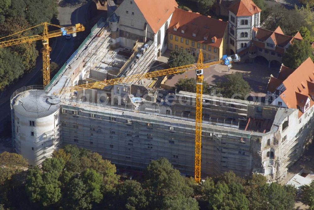 Aerial photograph Halle - Blick auf Schloss Moritzburg am Schlossberg in Halle, das zur Zeit restauriert wird (Kontakt Stiftung Moritzburg: Friedemann-Bach-Platz 5, D-06108 Halle (Saale), Telefon: 0345-21259-0, Telefax: 0345-2029990, poststelle@moritzburg.lsa-net.de)