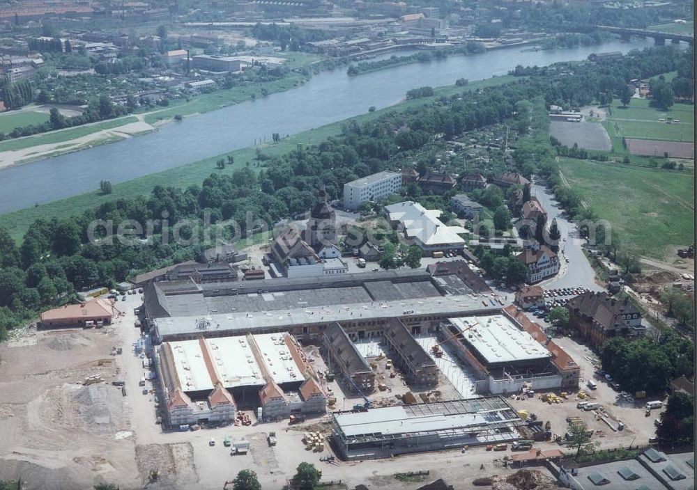 Dresden / Sachs. from the bird's eye view: Bau der Neue Messe - ein Projekt der HVB-Immobilien AG auf dem Ostragehege (Gelände des Alten Schlachthofes) in Dresden. Generalunternehmer: HOCHTIEF AG.