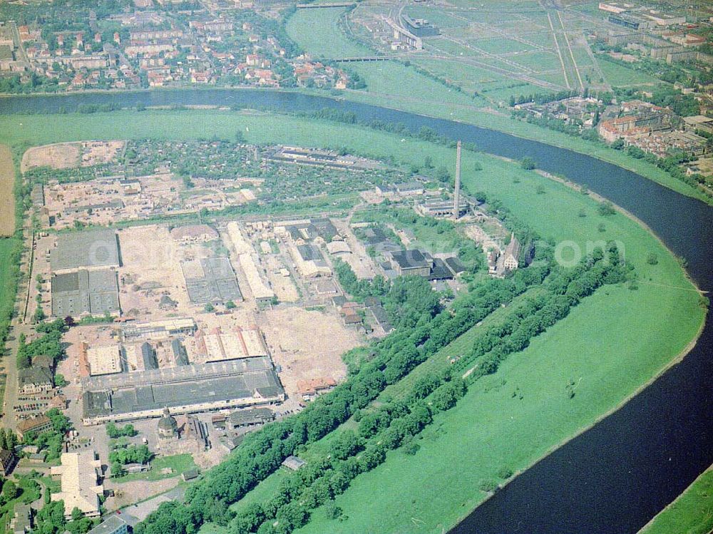 Dresden / Sachs. from the bird's eye view: Bau der Neue Messe - ein Projekt der HVB-Immobilien AG auf dem Ostragehege (Gelände des Alten Schlachthofes) in Dresden. Generalunternehmer: HOCHTIEF AG.