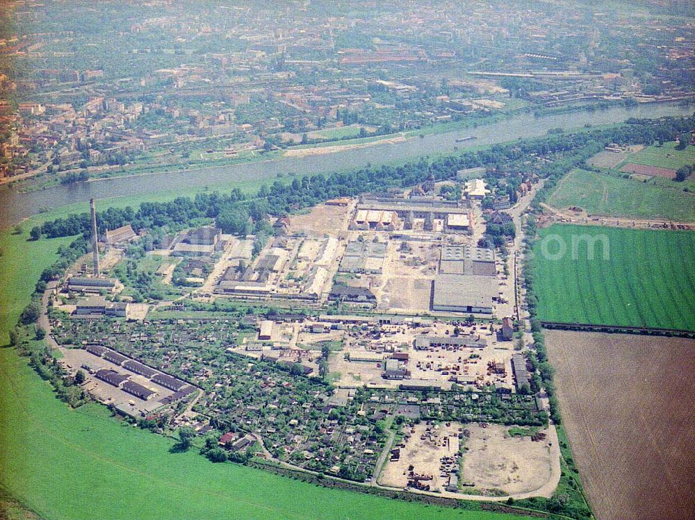 Dresden / Sachs. from the bird's eye view: Bau der Neue Messe - ein Projekt der HVB-Immobilien AG auf dem Ostragehege (Gelände des Alten Schlachthofes) in Dresden. Generalunternehmer: HOCHTIEF AG.