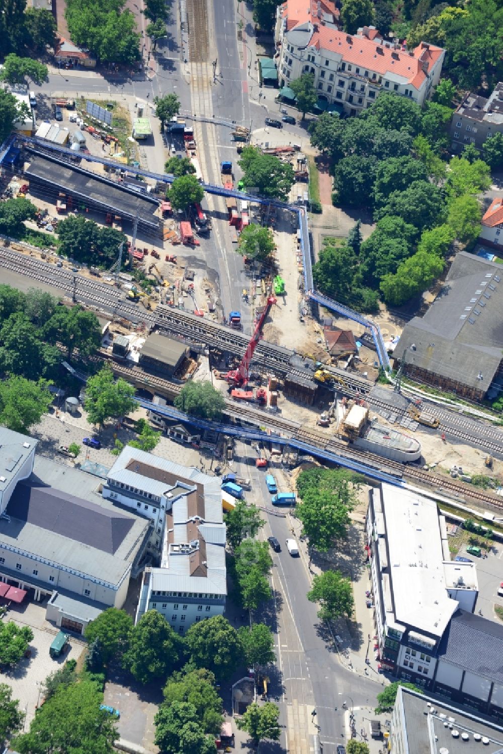 Berlin from the bird's eye view: Construction of new railway bridge over the Treskowallee at Berlin- Karlshorst