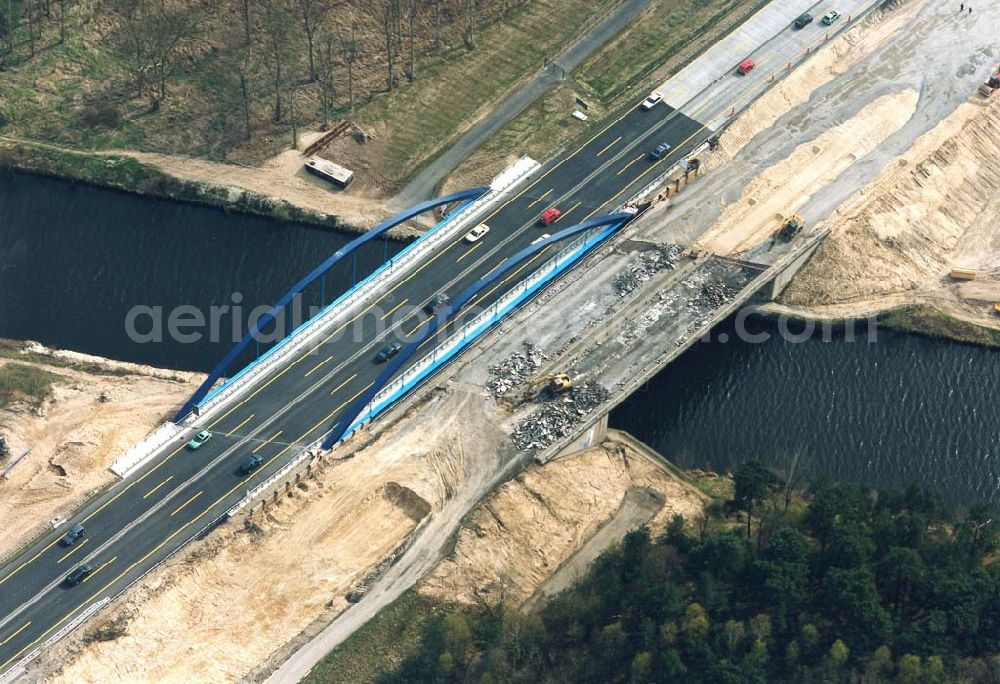 Potsdam-Drewitz from the bird's eye view: Bau der neuen Teltowkanalbrücken auf der Autobahn zum Kreuz Michendorf.