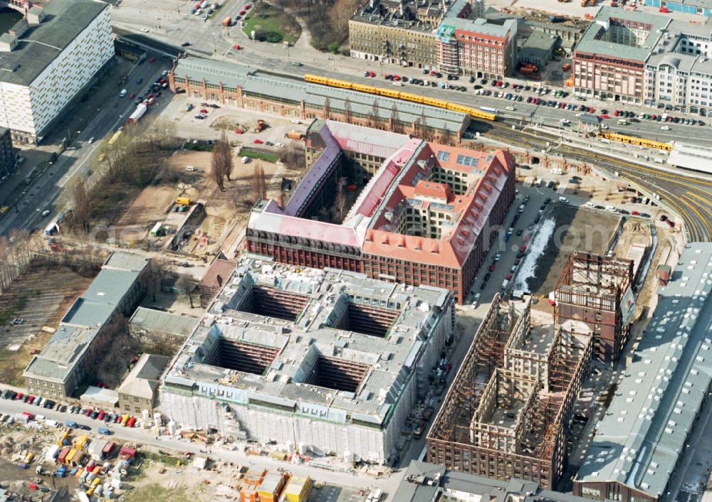 Aerial photograph Berlin - Friedrichshain - Bau der Oberbaum-City am S-Bahnhof Warschauer Straße.