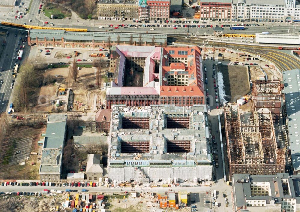 Aerial image Berlin - Friedrichshain - Bau der Oberbaum-City am S-Bahnhof Warschauer Straße.