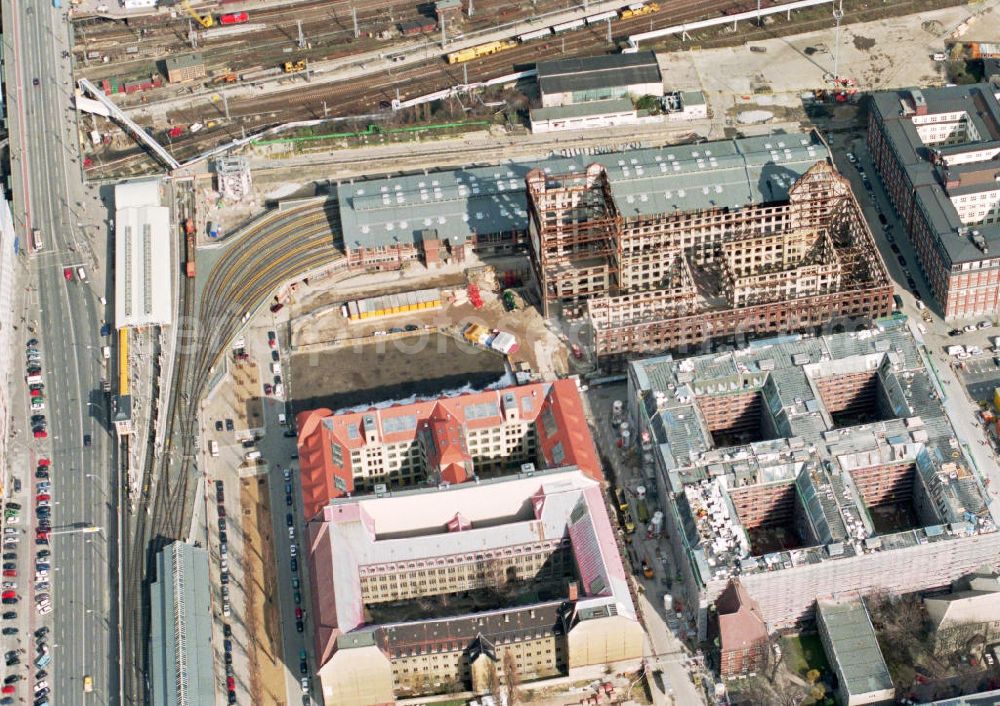 Aerial image Berlin - Friedrichshain - Bau der Oberbaumcity am S-Bhf. Warschauer Straße.