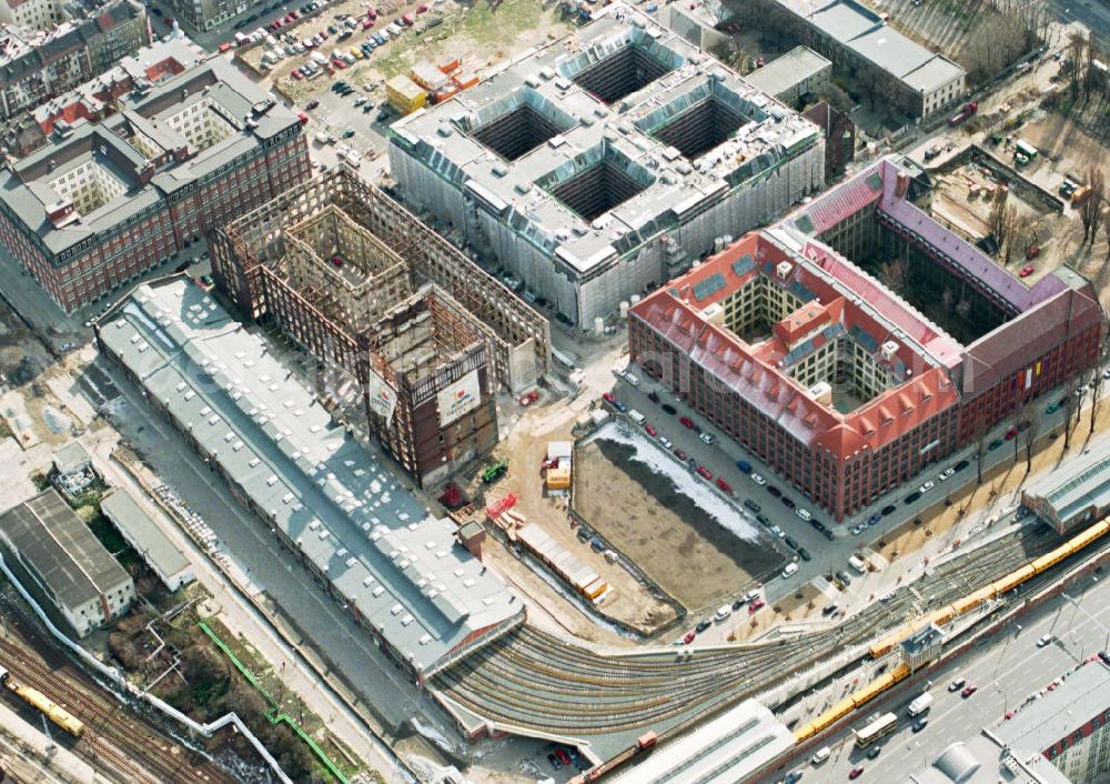 Berlin - Friedrichshain from above - Bau der Oberbaumcity am S-Bhf. Warschauer Straße.