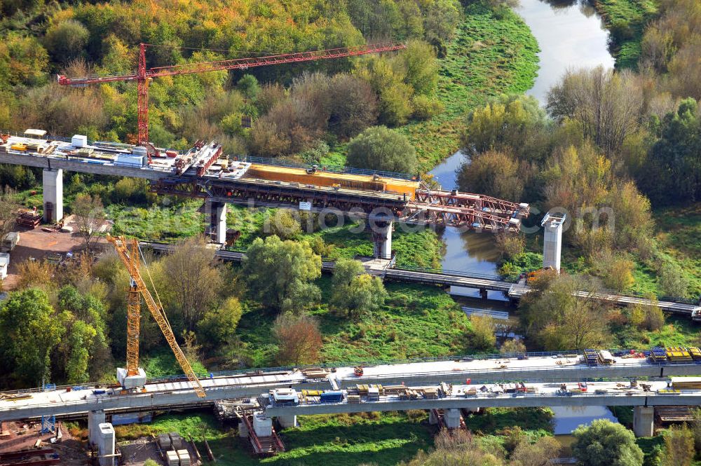 Aerial photograph Rattmannsdorf - Vorschub- Bauarbeiten an der Saale-Elster-Talbrücke zwischen Ammendorf und Schkopau. Das Beton- Viadukt mit insgesamt 8, 5 Kilometern Länge wird teilweise mit großen Baugerüsten in so genannter Vor-Kopf-Bauweise errichtet. Die ICE - Neubaustrecke im Projekt VDE 8 der Deutschen Bahn und der DEGES soll 2015 in Betrieb gehen und wird das bisher längste Brückenbauwerk Deutschlands sein. Bauausführende Firmen sind die Hochtief Construction AG, Adam Hörnig, Gerdum und Breuer; Franki Grundbau; Doka Schalungstechniker; BBV Vorspanntechnik; Röro Traggerüstsysteme; Oevermann Hoch- und Tiefbau, Teupe & Söhne Gerüstbau GmbH, Alpine Bau, Kann Baustoffe und Arcelormittal. Die Bauüberwachung erfolgt durch das Ingenieurbüro Schüßler Plan. Construction site of the Saale-Elster-Talbrücke between Ammendorf and Schkopau. It will be 8, 5 km long and belongs to the Deutsche Bahn project VDE 8 and the DEGES. It should be finished in 2015. Its going to be the longest bridge in Germany. It is constructed by Hochtief Construction AG, Adam Hörnig, Gerdum und Breuer; Franki Grundbau; Doka Schalungstechniker; BBV Vorspanntechnik; Röro Traggerüstsysteme; Oevermann Hoch- und Tiefbau, Teupe & Söhne Gerüstbau GmbH, Alpine Bau, Kann Baustoffe und Arcelormittal.