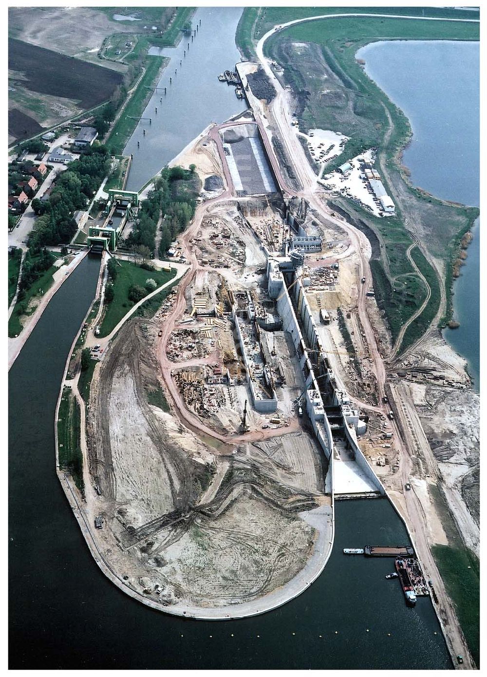 Rothensee from above - Bau der Schleuse Rothensee am Schiffshebewerk Rotrhensee am Wasserstraßenkreuz Magdeburg.