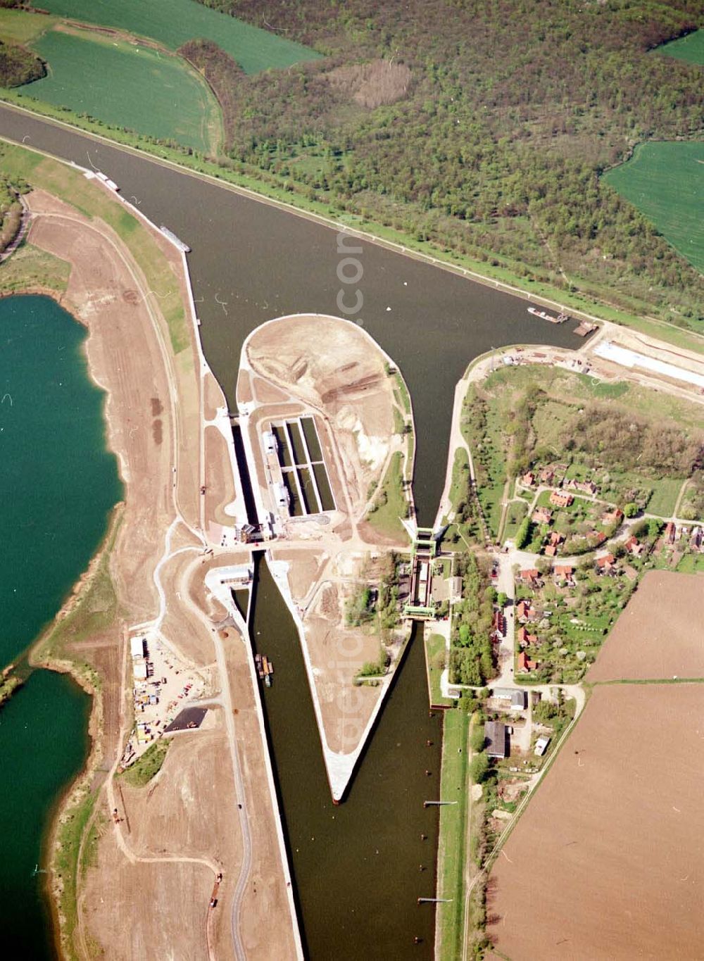 Aerial photograph Rothensee - Bau der Schleuse Rothensee am Schiffshebewerk Rotrhensee am Wasserstraßenkreuz Magdeburg.