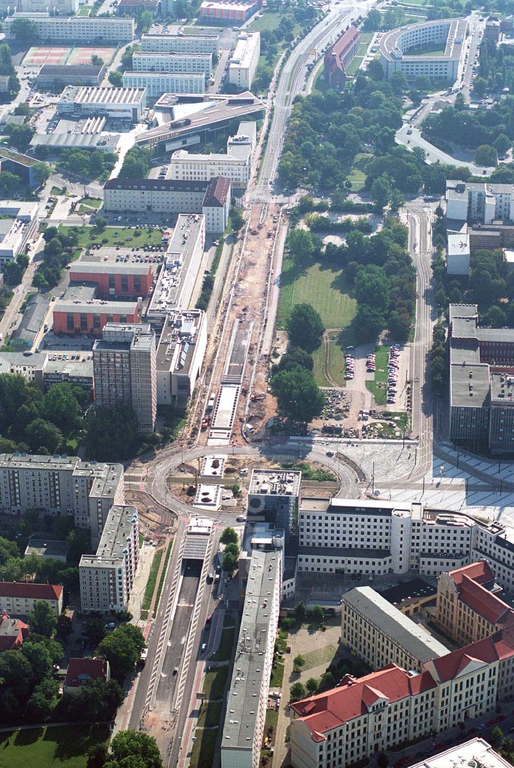 Magdeburg(Sachsen-Anhalt) from the bird's eye view: Bau eines Schnellstraßentunnels und Umbau des Unversitätsplatzes in Magdeburg