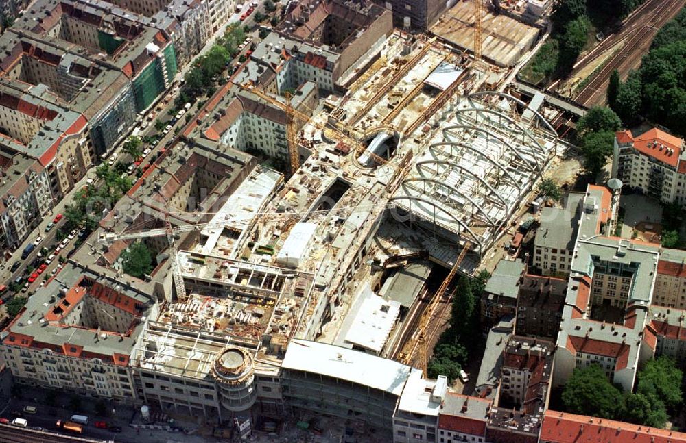 Berlin - Prenzlauer-Berg from the bird's eye view: Bau des Schönhauser-Allee-Centers am U-Bhf. Schönhauser Allee in Berlin-Prenzlauer-Berg.