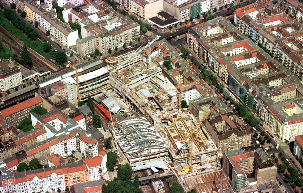 Berlin - Prenzlauer-Berg from above - Bau des Schönhauser-Allee-Centers am U-Bhf. Schönhauser Allee in Berlin-Prenzlauer-Berg.