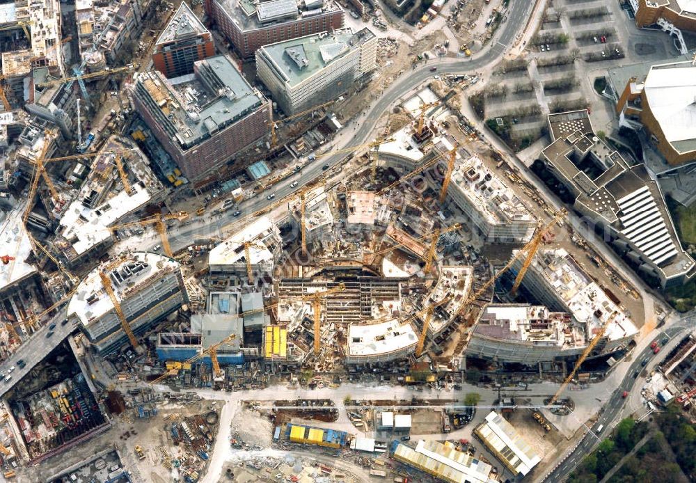 Berlin - Tiergarten from above - Bau des SONY-Centers auf der Baustelle am Potsdamer Platz in Berlin-Tiergarten.