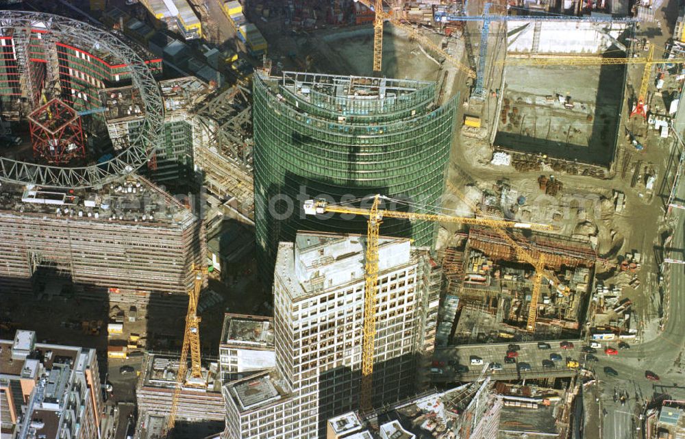 Berlin - Tiergarten from above - Bau des SONY-Centers am Potsdamer Platz in Berlin - Tiergarten.