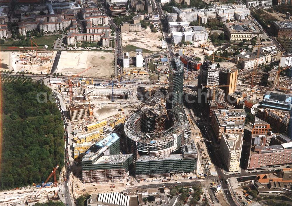 Berlin - Tiergarten from above - Bau des SONY-Centers am Potsdamer Platz in Berlin-Tiergarten.